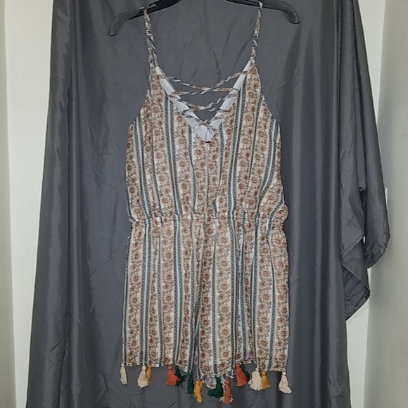 Brand new romper. Never worn. - Picture 2 of 2